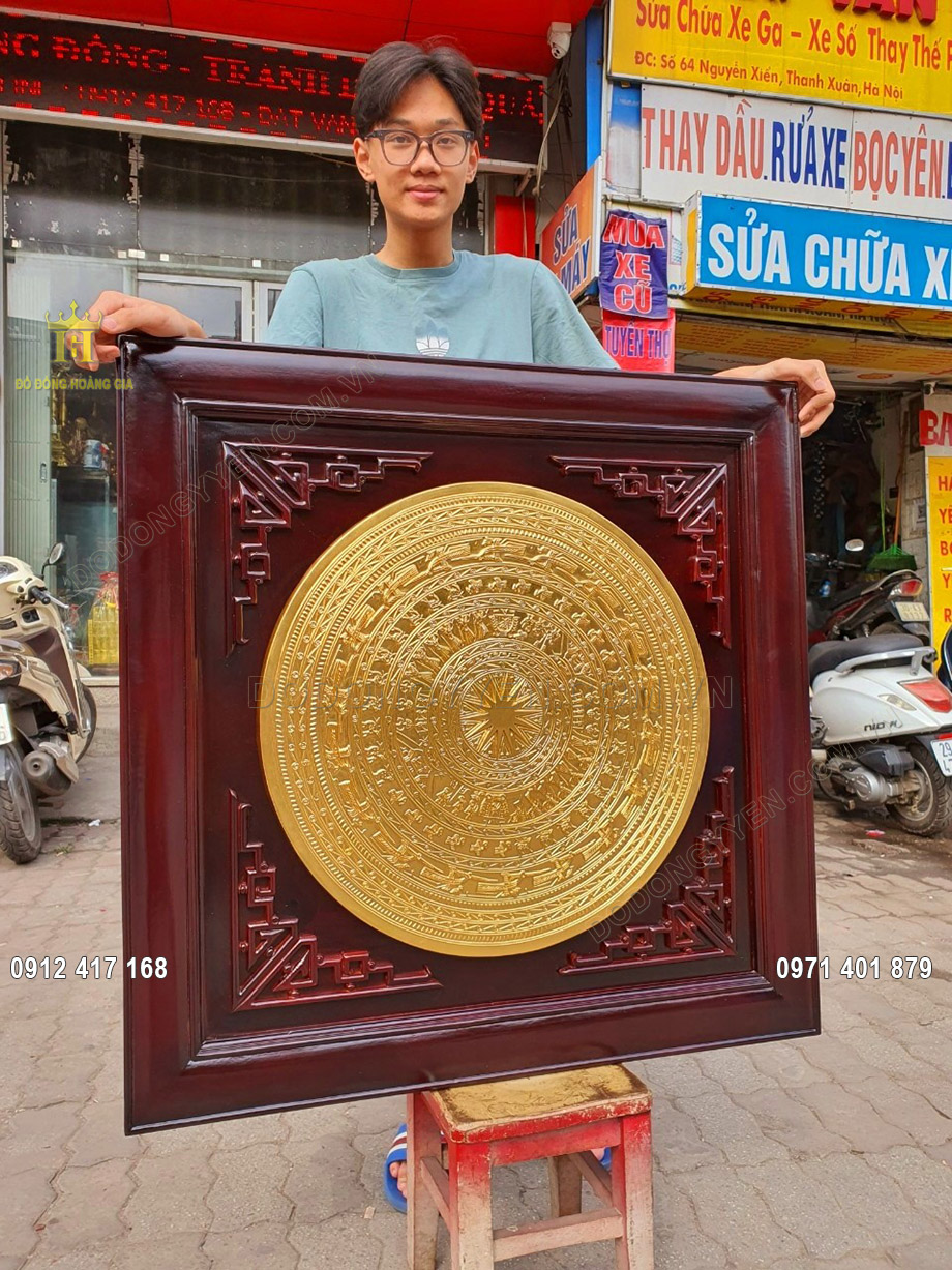 tranh mặt trống đồng d&aacute;t v&agrave;ng